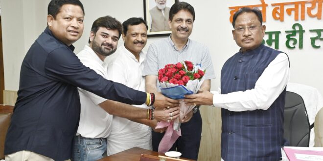 मुख्यमंत्री श्री साय से छत्तीसगढ़ ओलम्पिक संघ के पदाधिकारियों ने की सौजन्य मुलाकात,ओलम्पिक दिवस आयोजन हेतु किया आमंत्रित