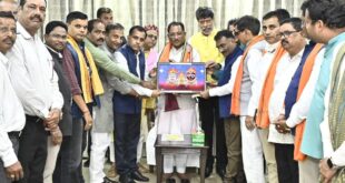 मुख्यमंत्री श्री विष्णु देव साय को बस्तर के ऐतिहासिक ‘गोंचा महापर्व’ का आमंत्रण : ‘तुपकी’ भेंट कर किया गया सम्मान…..