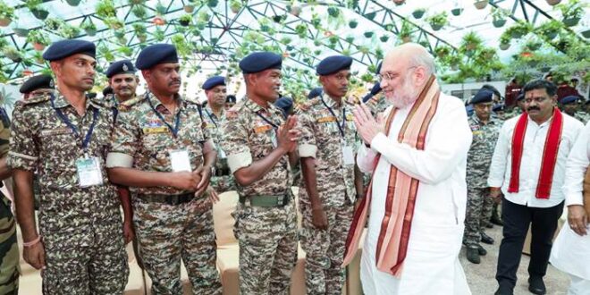 केंद्रीय गृह एवं सहकारिता मंत्री श्री अमित शाह ने आज छत्तीसगढ़ के नवा रायपुर में सुरक्षा बलों के जवानों के साथ संवाद किया