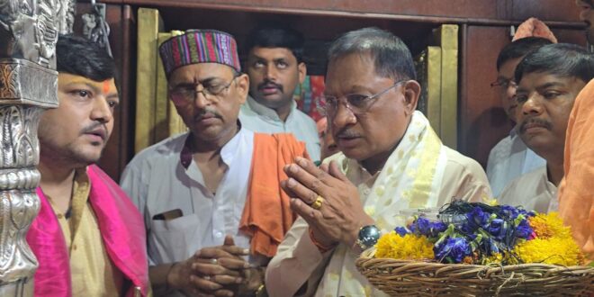 ‘काशी के कोतवाल’ श्री काल भैरव जी के दरबार में मुख्यमंत्री श्री विष्णुदेव साय ने की पूजा-अर्चना