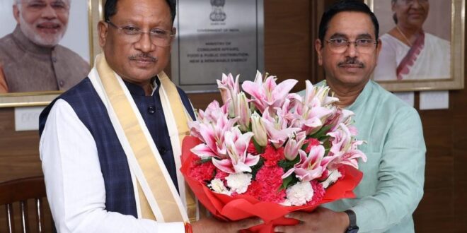 मुख्यमंत्री श्री विष्णुदेव साय ने केंद्रीय मंत्री श्री प्रल्हाद जोशी से की सौजन्य भेंट