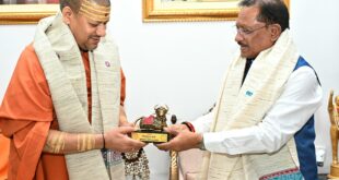 मुख्यमंत्री श्री विष्णु देव साय से निरंजन पीठाधीश्वर महामंडलेश्वर डॉ. स्वामी कैलाशनंद गिरी जी महाराज ने की सौजन्य भेंट