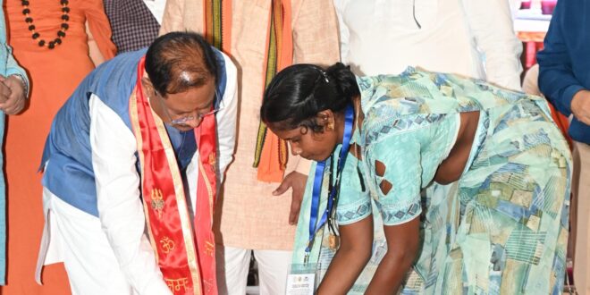 तेंदूपत्ता संग्राहकों के सम्मान में ‘चरण पादुका योजना’ का पुनः शुभारंभ – मुख्यमंत्री श्री साय