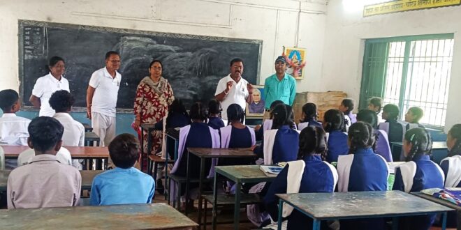 रायपुर : शासकीय हाई स्कूल पासिद में युक्तियुक्तकरण से लौटी शिक्षण व्यवस्था की रौनक, नवपदस्थ व्याख्याताओं ने संभाला अध्यापन