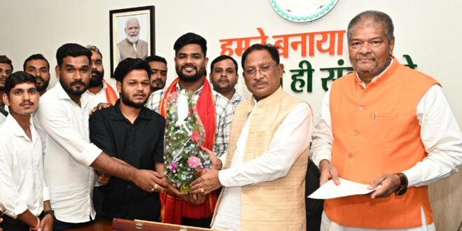 रायपुर : मुख्यमंत्री श्री साय से रजक समाज के प्रतिनिधि मंडल ने की सौजन्य भेंट, राज्य स्तरीय युवा सम्मेलन में शामिल होने का दिया आमंत्रण