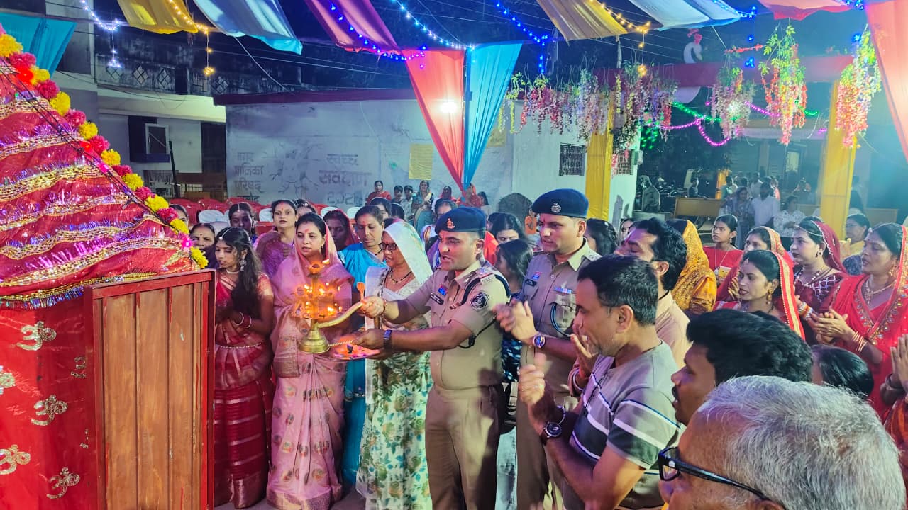 आस्था का केंद्र बना महामाया मंदिर,